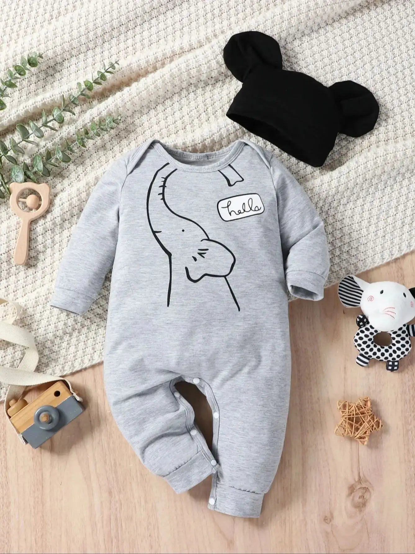 Autumn and winter baby boy cute casual fashion HELLO English letter long sleeved round neck jumpsuit+hat